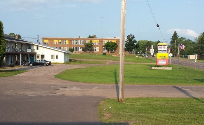 Lake Gogebic Motel (Wonderland Motel) - From Web Listing (newer photo)